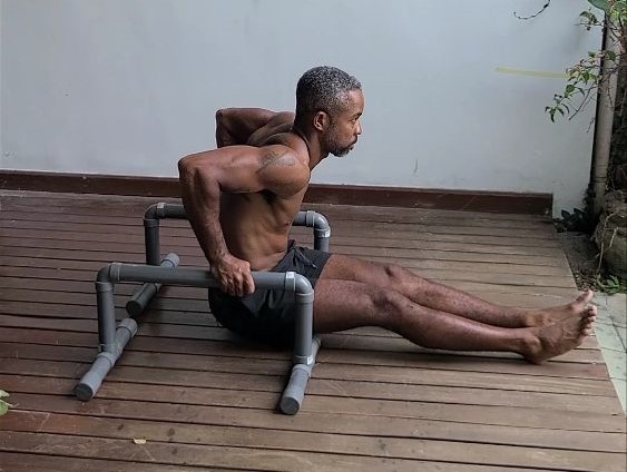 8 L-Sit Holds ideas  body weight training, calisthenics, sit workout