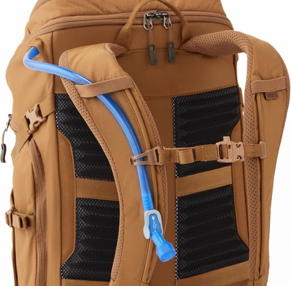 The REI Ruckpack 28 shoulder straps and back support are well designed - the bag stayed put and comfortable during hours of of walking and cycling through LA and Dallas