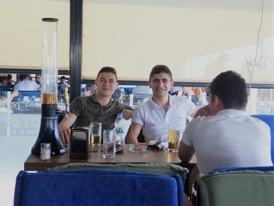 An experience from backpacking Turkey | Young Turks inviting me for a beer as they chat about European politics