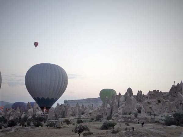 Hot air balloons in Cappadocia, resting in front of my cave hostel and waiting to launch | Backpacking Turkey