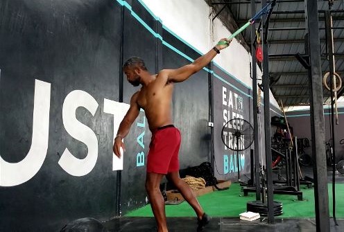 5 Amazing Resistance Band Stretches for Shoulders A BROTHER ABROAD