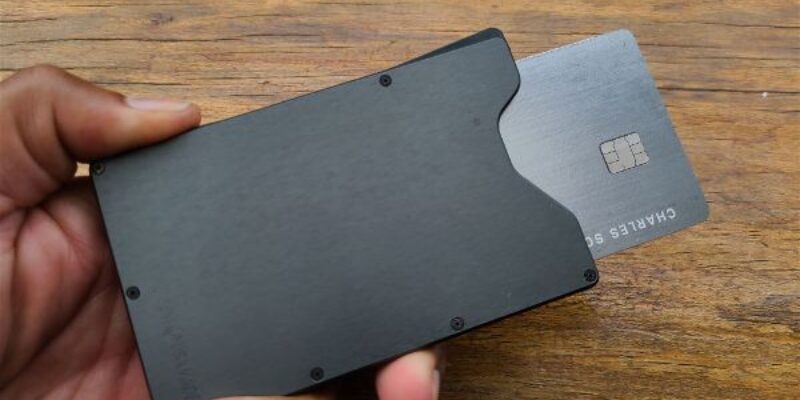 Ultimate Grip6 Wallet Review: Minimalist, Secure, High Quality, and Stylish