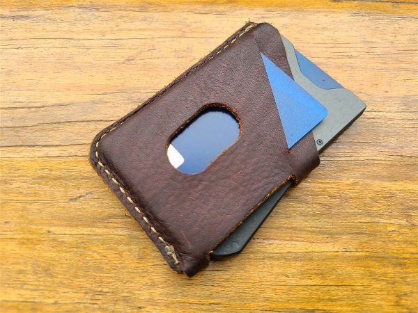 Ridge Wallet vs Grip6: A Detailed Showdown