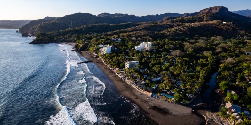 Moving to El Salvador: A Great New Option for Flexpats, Nomads, and Tropical Retirees